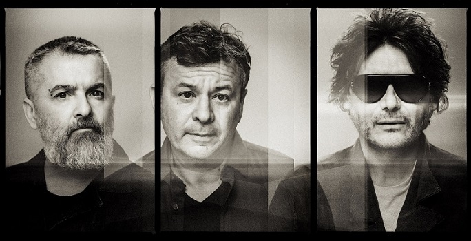 Manic Street Preachers（マニック・ストリート・プリーチャーズ）『Critical Thinking』ロッキング・オン・ソニックで来日！バンド史上最もストレートで中毒性のあるメロディが相まった至極の最新作！2CDデラックス盤も発売！